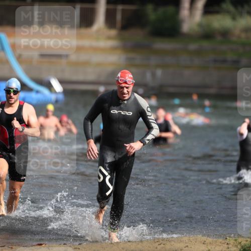 14.09.2025 - Stadtparktriathlon Michael Strokosch http://msf.ph/oto/8872083 14.09.2025 11:50:50 Schwimmen 1124, 1173 meine-sportfotos.de