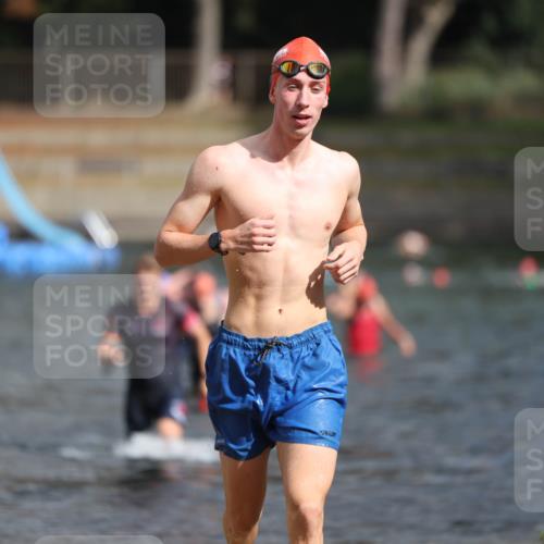 14.09.2025 - Stadtparktriathlon Michael Strokosch http://msf.ph/oto/8872175 14.09.2025 11:51:17 Schwimmen 1153, 1199, 1203 meine-sportfotos.de