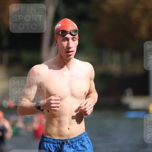 14.09.2025 - Stadtparktriathlon Michael Strokosch http://msf.ph/oto/8872181 14.09.2025 11:51:18 Schwimmen 1199, 1203, 1212 meine-sportfotos.de