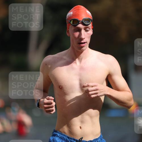14.09.2025 - Stadtparktriathlon Michael Strokosch http://msf.ph/oto/8872185 14.09.2025 11:51:19 Schwimmen 1199, 1203, 1212 meine-sportfotos.de