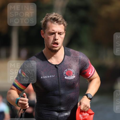14.09.2025 - Stadtparktriathlon Michael Strokosch http://msf.ph/oto/8872197 14.09.2025 11:51:26 Schwimmen 1129, 1139, 1203, 1212 meine-sportfotos.de