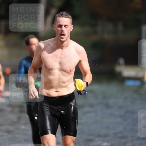 14.09.2025 - Stadtparktriathlon Michael Strokosch http://msf.ph/oto/8872236 14.09.2025 11:51:39 Schwimmen 1122, 1132, 1147, 1180 meine-sportfotos.de