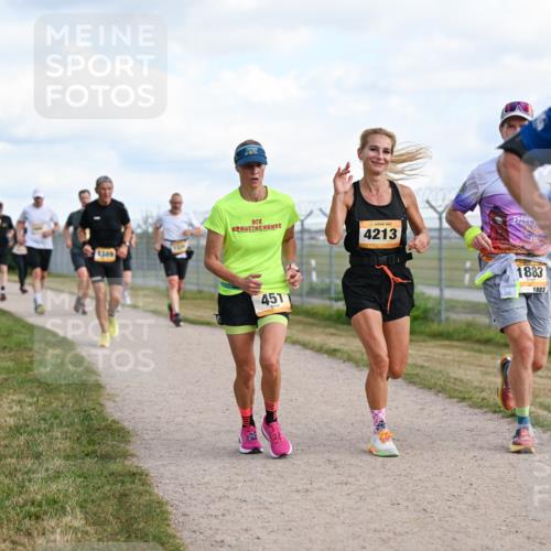 14.09.2025 - Airport Race Dr. Thomas Lammeyer http://msf.ph/oto/8872338 14.09.2025 12:17:00 Laufen 1389, 1330, 451, 4213, 1883, 1883, 101 meine-sportfotos.de