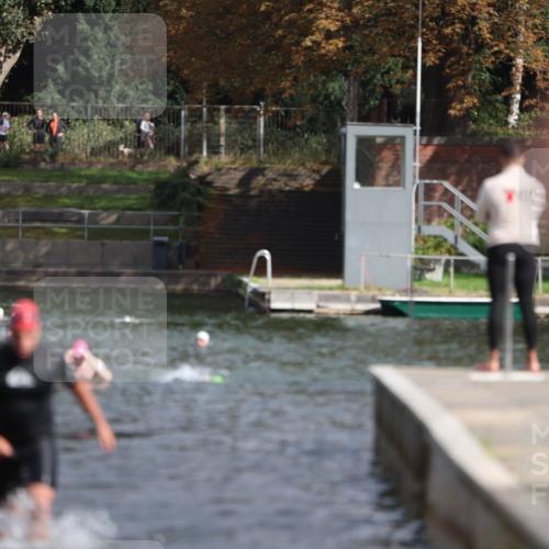 14.09.2025 - Stadtparktriathlon Michael Strokosch http://msf.ph/oto/8872473 14.09.2025 11:53:40 Schwimmen 1157, 1175, 1213 meine-sportfotos.de