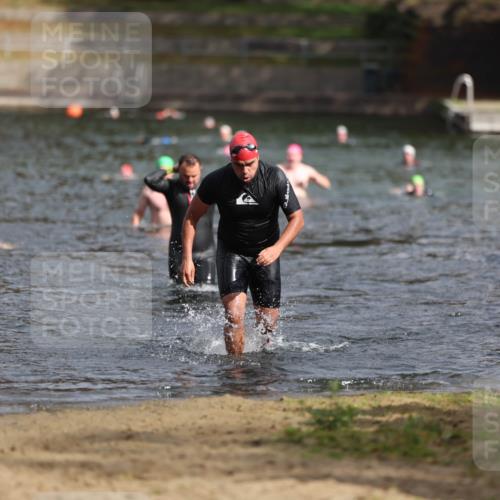 14.09.2025 - Stadtparktriathlon Michael Strokosch http://msf.ph/oto/8872475 14.09.2025 11:53:41 Schwimmen 1157, 1175, 1213 meine-sportfotos.de