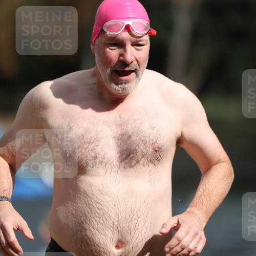 14.09.2025 - Stadtparktriathlon Michael Strokosch http://msf.ph/oto/8872561 14.09.2025 11:54:10 Schwimmen 1152, 1176, 1200 meine-sportfotos.de