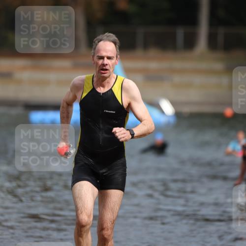 14.09.2025 - Stadtparktriathlon Michael Strokosch http://msf.ph/oto/8872586 14.09.2025 11:54:21 Schwimmen 1176, 1200, 1210 meine-sportfotos.de