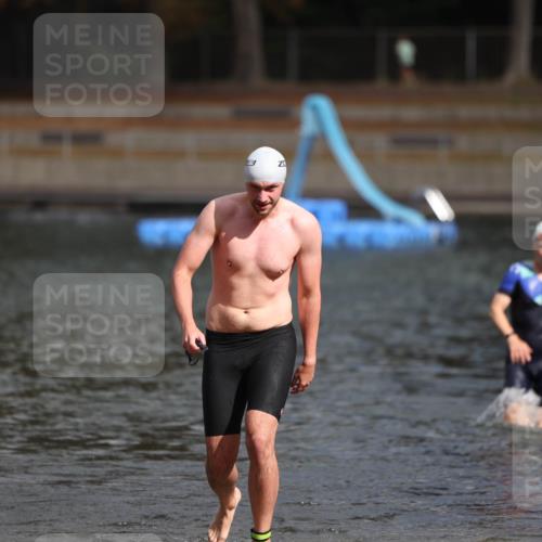 14.09.2025 - Stadtparktriathlon Michael Strokosch http://msf.ph/oto/8872664 14.09.2025 11:55:07 Schwimmen 1148, 1163 meine-sportfotos.de