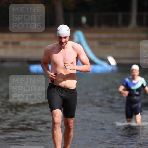 14.09.2025 - Stadtparktriathlon Michael Strokosch http://msf.ph/oto/8872670 14.09.2025 11:55:08 Schwimmen 1148, 1163 meine-sportfotos.de