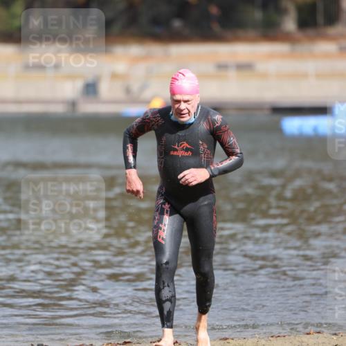 14.09.2025 - Stadtparktriathlon Michael Strokosch http://msf.ph/oto/8872793 14.09.2025 11:58:45 Schwimmen 1208, 1215 meine-sportfotos.de
