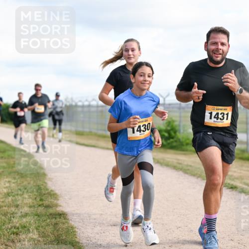 14.09.2025 - Airport Race Dr. Thomas Lammeyer http://msf.ph/oto/8874905 14.09.2025 12:19:38 Laufen 430, 1431 meine-sportfotos.de