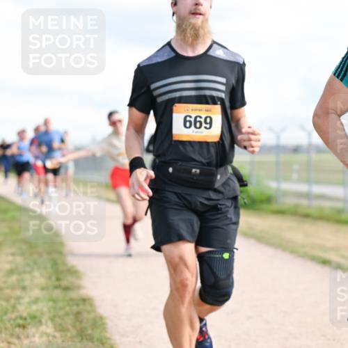 14.09.2025 - Airport Race Dr. Thomas Lammeyer http://msf.ph/oto/8875985 14.09.2025 12:20:47 Laufen 669, 42, 185 meine-sportfotos.de