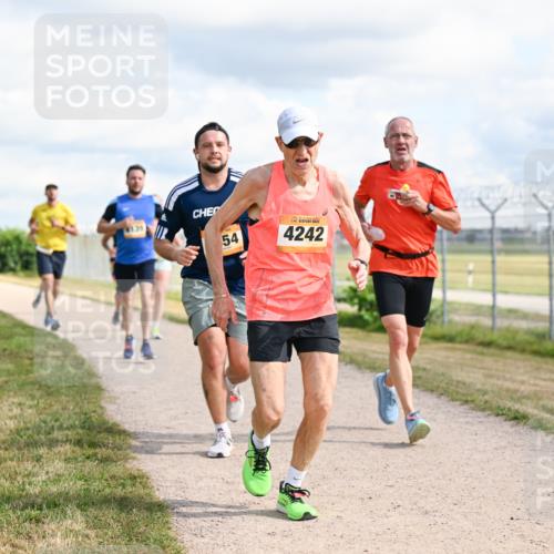 14.09.2025 - Airport Race Dr. Thomas Lammeyer http://msf.ph/oto/8876843 14.09.2025 12:21:43 Laufen 54, 4242 meine-sportfotos.de