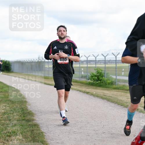 14.09.2025 - Airport Race Dr. Thomas Lammeyer http://msf.ph/oto/8877503 14.09.2025 12:23:30 Laufen 880, 144 meine-sportfotos.de