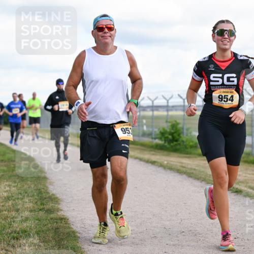 14.09.2025 - Airport Race Dr. Thomas Lammeyer http://msf.ph/oto/8877700 14.09.2025 12:24:08 Laufen 953, 954 meine-sportfotos.de