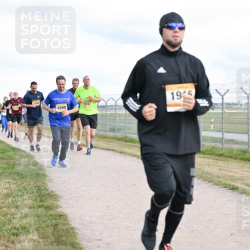 14.09.2025 - Airport Race Dr. Thomas Lammeyer http://msf.ph/oto/8877727 14.09.2025 12:24:11 Laufen 2156, 2116, 1898, 2167, 1915 meine-sportfotos.de