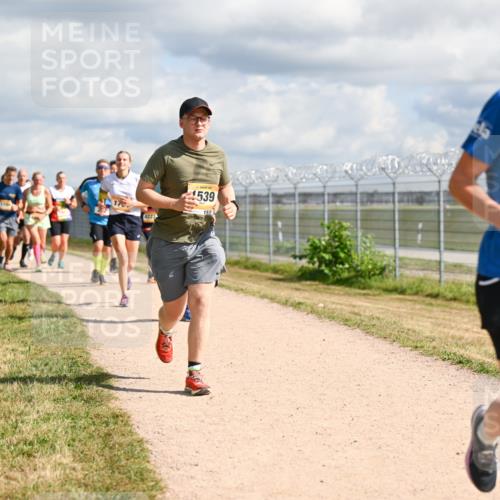 14.09.2025 - Airport Race Dr. Thomas Lammeyer http://msf.ph/oto/8877830 14.09.2025 12:24:29 Laufen 17, 4222, 1539, 153 meine-sportfotos.de