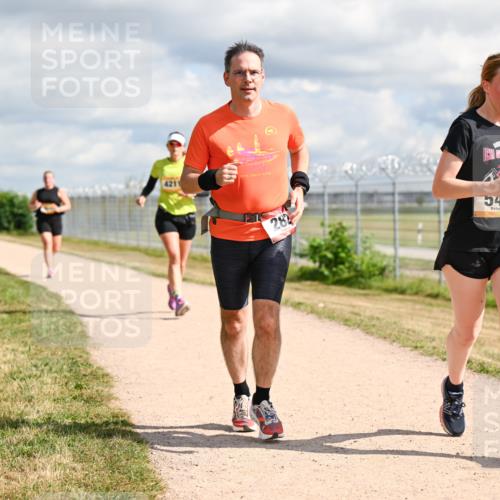 14.09.2025 - Airport Race Dr. Thomas Lammeyer http://msf.ph/oto/8878200 14.09.2025 12:25:24 Laufen 4211, 282, 54 meine-sportfotos.de