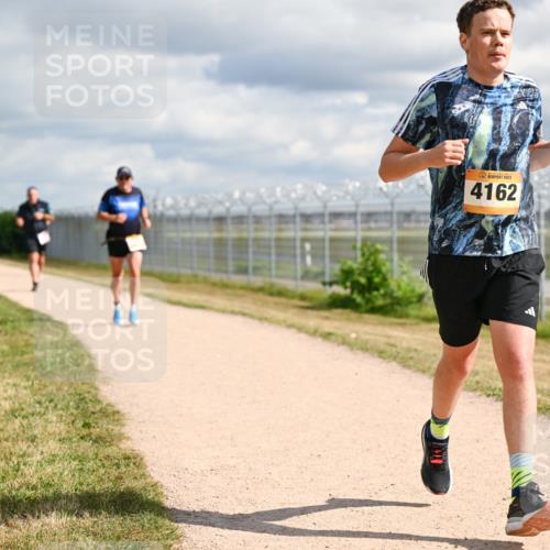 14.09.2025 - Airport Race Dr. Thomas Lammeyer http://msf.ph/oto/8878835 14.09.2025 12:27:02 Laufen 4162 meine-sportfotos.de