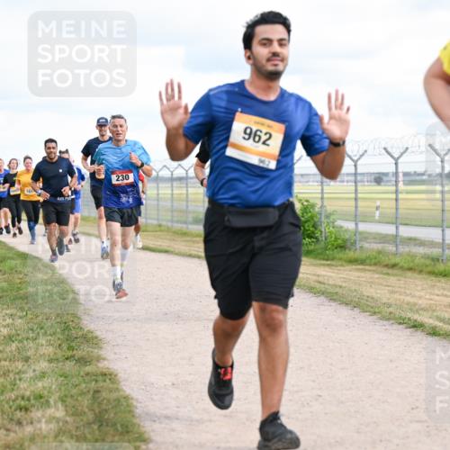 14.09.2025 - Airport Race Dr. Thomas Lammeyer http://msf.ph/oto/8878965 14.09.2025 12:27:29 Laufen 101, 230, 962, 962, 128 meine-sportfotos.de