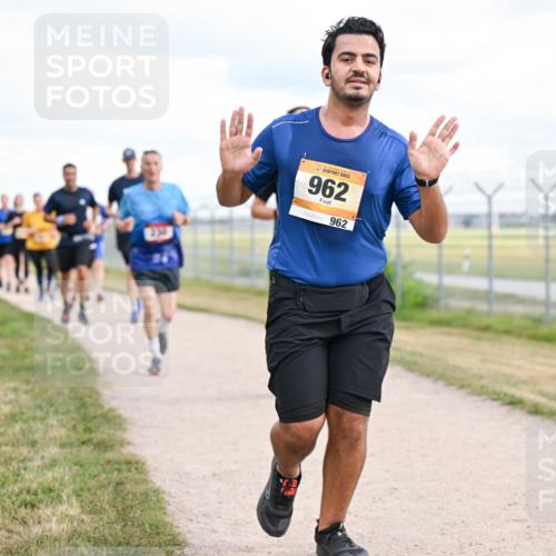 14.09.2025 - Airport Race Dr. Thomas Lammeyer http://msf.ph/oto/8878967 14.09.2025 12:27:29 Laufen 962, 962 meine-sportfotos.de
