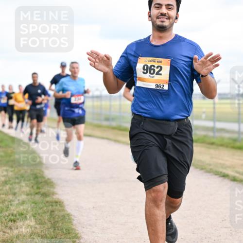 14.09.2025 - Airport Race Dr. Thomas Lammeyer http://msf.ph/oto/8878970 14.09.2025 12:27:29 Laufen 962, 962 meine-sportfotos.de