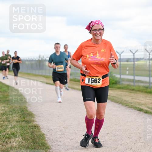 14.09.2025 - Airport Race Dr. Thomas Lammeyer http://msf.ph/oto/8879269 14.09.2025 12:28:16 Laufen 2000, 1562 meine-sportfotos.de