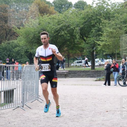 14.09.2025 - Stadtparktriathlon Strokosch-Dieckow http://msf.ph/oto/8882024 14.09.2025 09:40:34 Ziel 330 meine-sportfotos.de