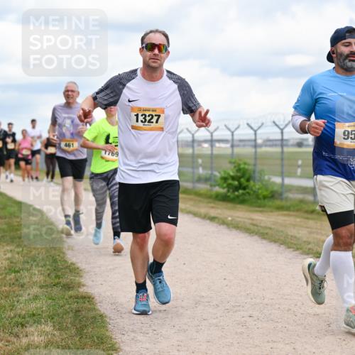14.09.2025 - Airport Race Dr. Thomas Lammeyer http://msf.ph/oto/8882089 14.09.2025 12:34:34 Laufen 461, 1327, 950 meine-sportfotos.de
