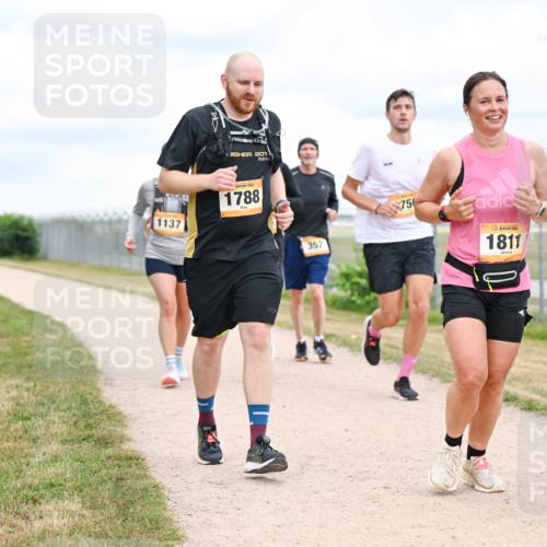 14.09.2025 - Airport Race Dr. Thomas Lammeyer http://msf.ph/oto/8882201 14.09.2025 12:34:43 Laufen 201, 11, 37, 17, 88, 352, 750, 18, 11, 16 meine-sportfotos.de