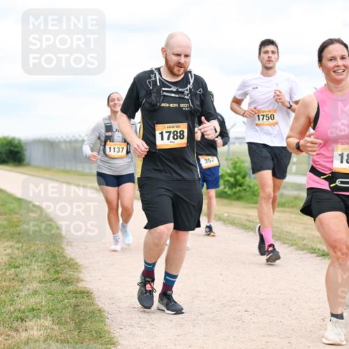 14.09.2025 - Airport Race Dr. Thomas Lammeyer http://msf.ph/oto/8882206 14.09.2025 12:34:43 Laufen 201, 1137, 1788, 352, 1750, 1811, 9 meine-sportfotos.de