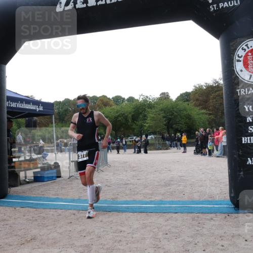 14.09.2025 - Stadtparktriathlon Strokosch-Dieckow http://msf.ph/oto/8882253 14.09.2025 09:45:19 Ziel 377 meine-sportfotos.de
