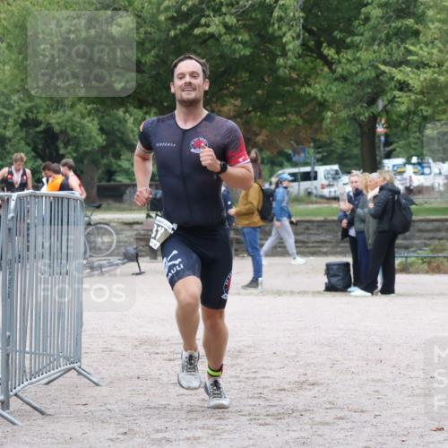 14.09.2025 - Stadtparktriathlon Strokosch-Dieckow http://msf.ph/oto/8882511 14.09.2025 09:49:05 Ziel 318 meine-sportfotos.de