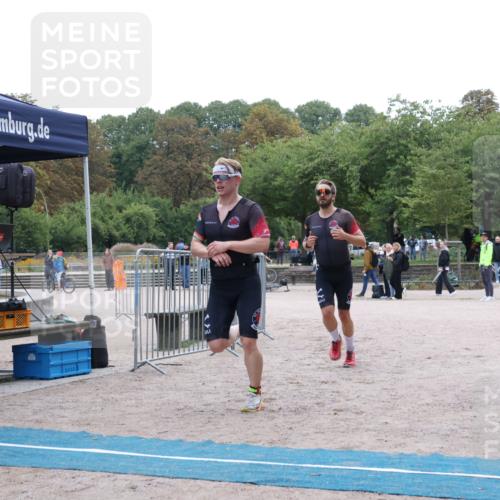 14.09.2025 - Stadtparktriathlon Strokosch-Dieckow http://msf.ph/oto/8882760 14.09.2025 09:51:42 Ziel 323, 325 meine-sportfotos.de