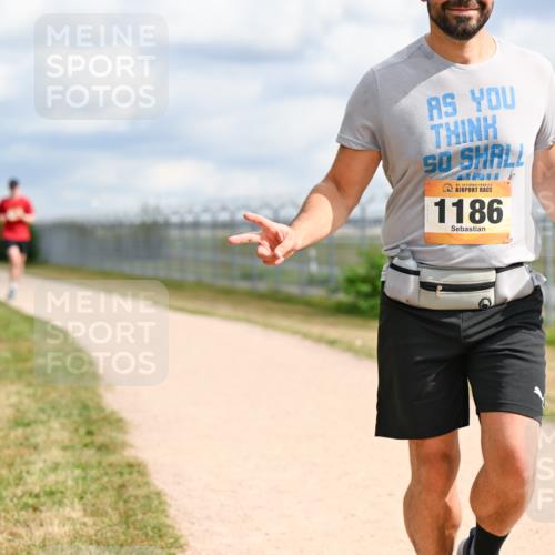 14.09.2025 - Airport Race Dr. Thomas Lammeyer http://msf.ph/oto/8882907 14.09.2025 12:36:08 Laufen 42, 1186 meine-sportfotos.de