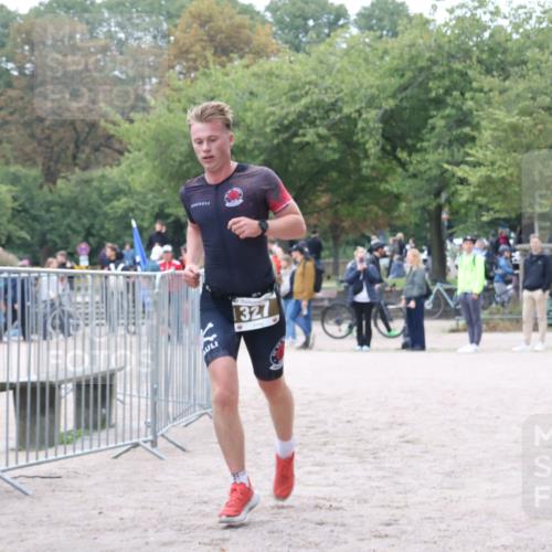 14.09.2025 - Stadtparktriathlon Strokosch-Dieckow http://msf.ph/oto/8883131 14.09.2025 10:00:42 Ziel 327 meine-sportfotos.de
