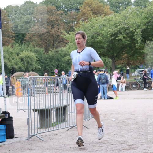 14.09.2025 - Stadtparktriathlon Strokosch-Dieckow http://msf.ph/oto/8884044 14.09.2025 10:22:27 Ziel  meine-sportfotos.de