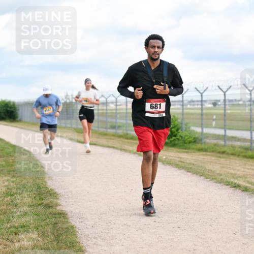 14.09.2025 - Airport Race Dr. Thomas Lammeyer http://msf.ph/oto/8884048 14.09.2025 12:38:22 Laufen 681, 681 meine-sportfotos.de