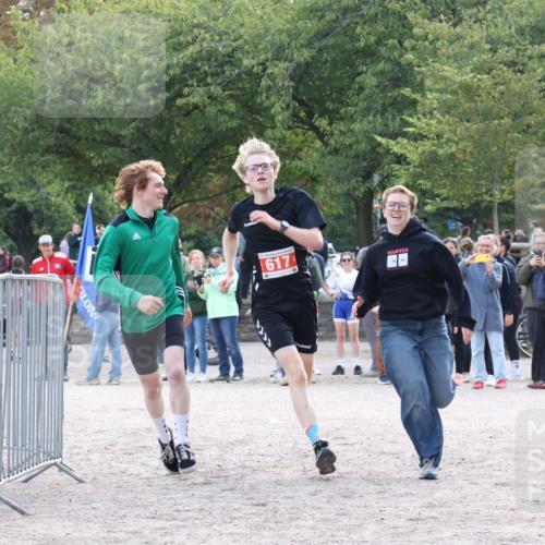 14.09.2025 - Stadtparktriathlon Strokosch-Dieckow http://msf.ph/oto/8884610 14.09.2025 10:47:31 Ziel 617 meine-sportfotos.de