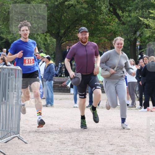 14.09.2025 - Stadtparktriathlon Strokosch-Dieckow http://msf.ph/oto/8884652 14.09.2025 10:49:48 Ziel 615 meine-sportfotos.de