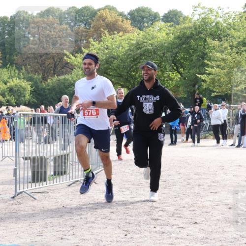 14.09.2025 - Stadtparktriathlon Strokosch-Dieckow http://msf.ph/oto/8884695 14.09.2025 10:52:08 Ziel 576, 594 meine-sportfotos.de
