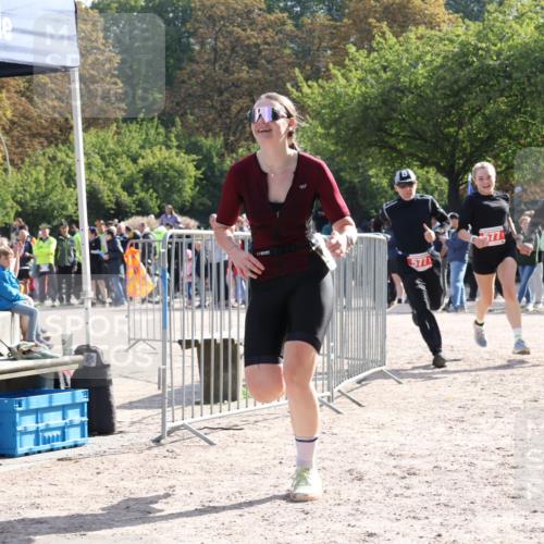 14.09.2025 - Stadtparktriathlon Strokosch-Dieckow http://msf.ph/oto/8885025 14.09.2025 11:00:01 Ziel 525, 577 meine-sportfotos.de