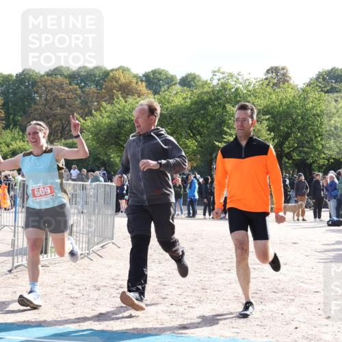 14.09.2025 - Stadtparktriathlon Strokosch-Dieckow http://msf.ph/oto/8885045 14.09.2025 11:00:29 Ziel 609 meine-sportfotos.de