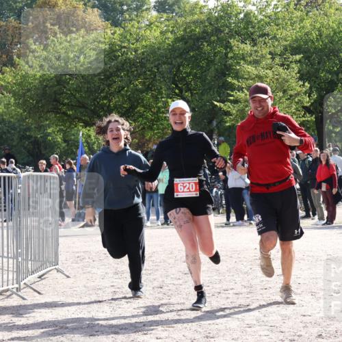 14.09.2025 - Stadtparktriathlon Strokosch-Dieckow http://msf.ph/oto/8885271 14.09.2025 11:05:23 Ziel 620 meine-sportfotos.de