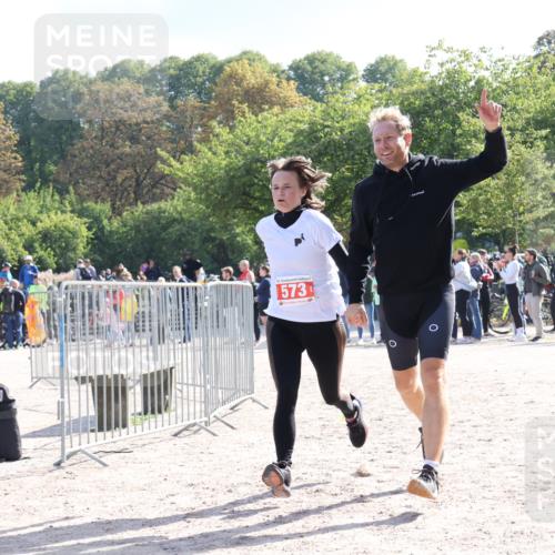 14.09.2025 - Stadtparktriathlon Strokosch-Dieckow http://msf.ph/oto/8885297 14.09.2025 11:05:31 Ziel 573, 620 meine-sportfotos.de
