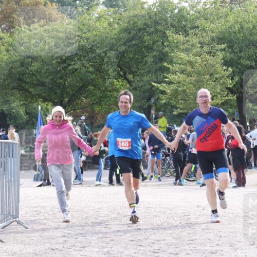 14.09.2025 - Stadtparktriathlon Strokosch-Dieckow http://msf.ph/oto/8885414 14.09.2025 11:07:31 Ziel 566 meine-sportfotos.de