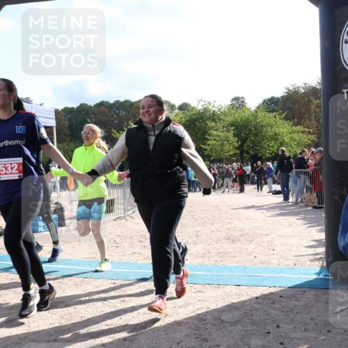14.09.2025 - Stadtparktriathlon Strokosch-Dieckow http://msf.ph/oto/8885456 14.09.2025 11:07:44 Ziel 532, 533, 544 meine-sportfotos.de
