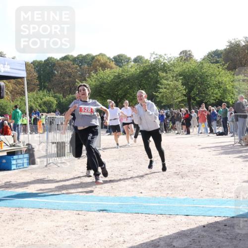 14.09.2025 - Stadtparktriathlon Strokosch-Dieckow http://msf.ph/oto/8885986 14.09.2025 11:08:59 Ziel 528, 586 meine-sportfotos.de