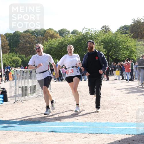 14.09.2025 - Stadtparktriathlon Strokosch-Dieckow http://msf.ph/oto/8885995 14.09.2025 11:09:01 Ziel 528, 586, 591 meine-sportfotos.de