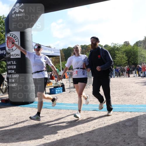 14.09.2025 - Stadtparktriathlon Strokosch-Dieckow http://msf.ph/oto/8886001 14.09.2025 11:09:01 Ziel 528, 586, 591 meine-sportfotos.de